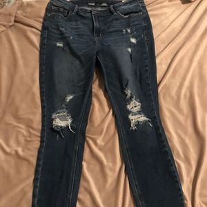 Distressed skinny jeans